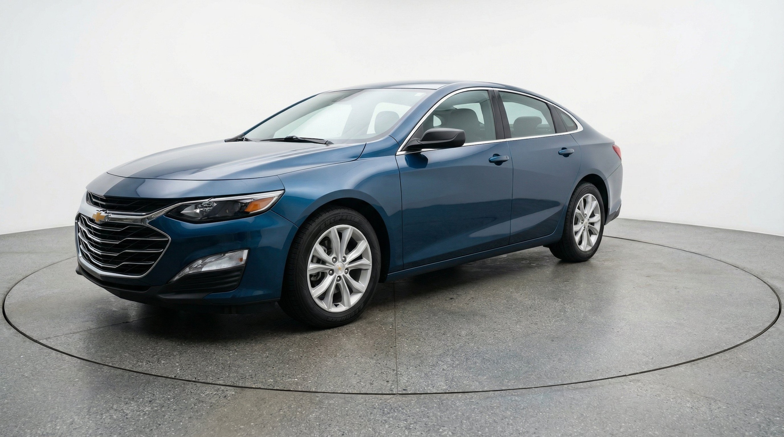 Thumbnail: 2024 Chevrolet Malibu - 3