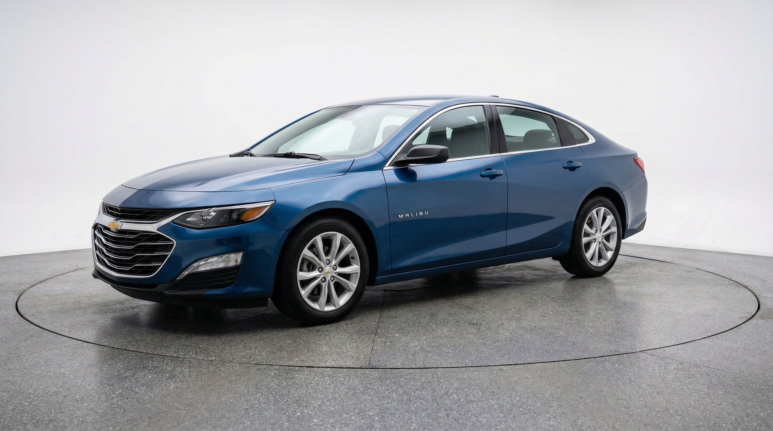 Thumbnail: 2024 Chevrolet Malibu - 3