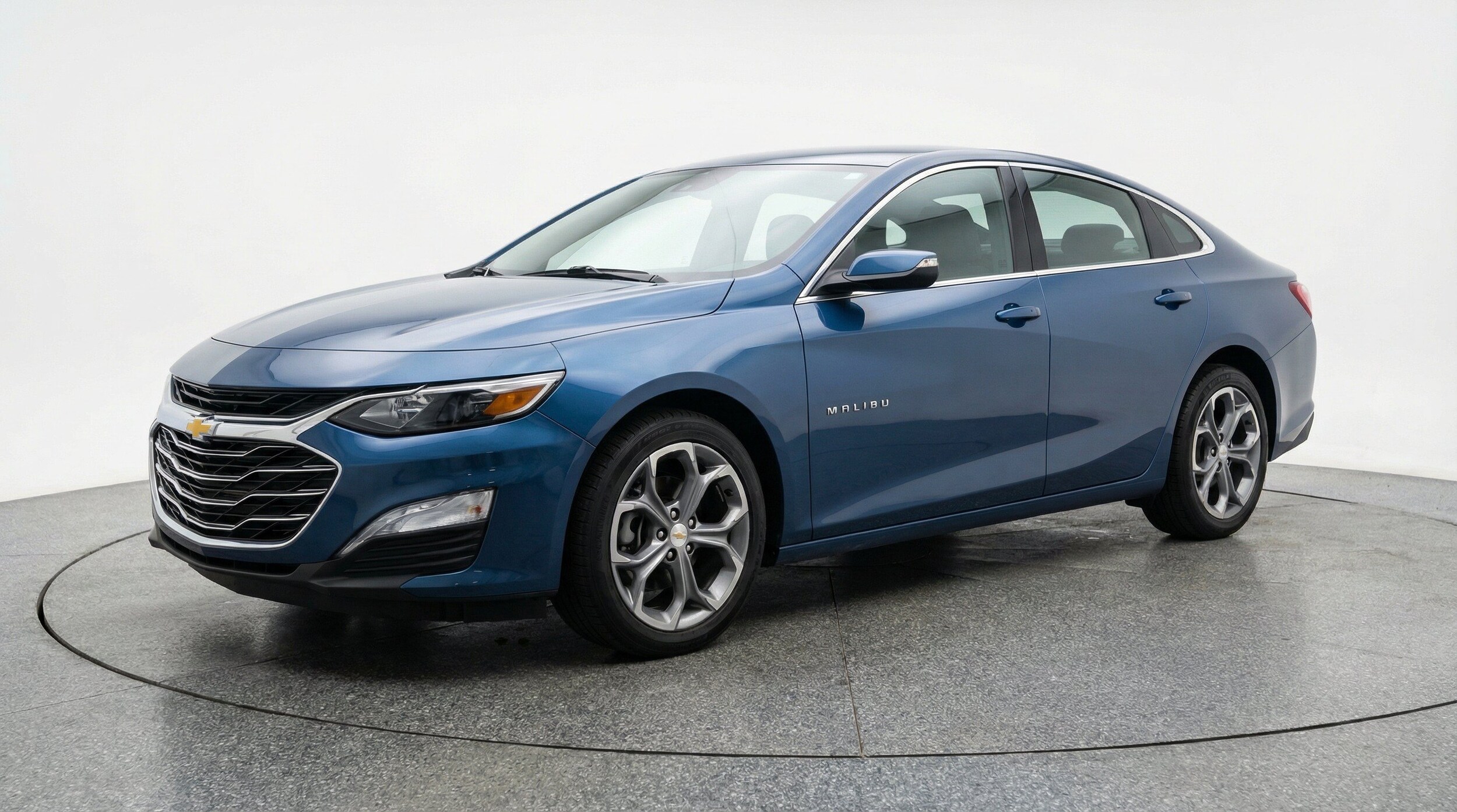 Thumbnail: 2024 Chevrolet Malibu - 3