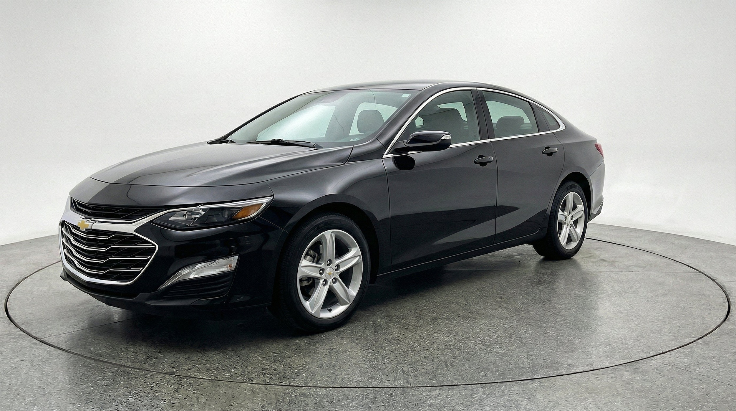 Thumbnail: 2024 Chevrolet Malibu - 3