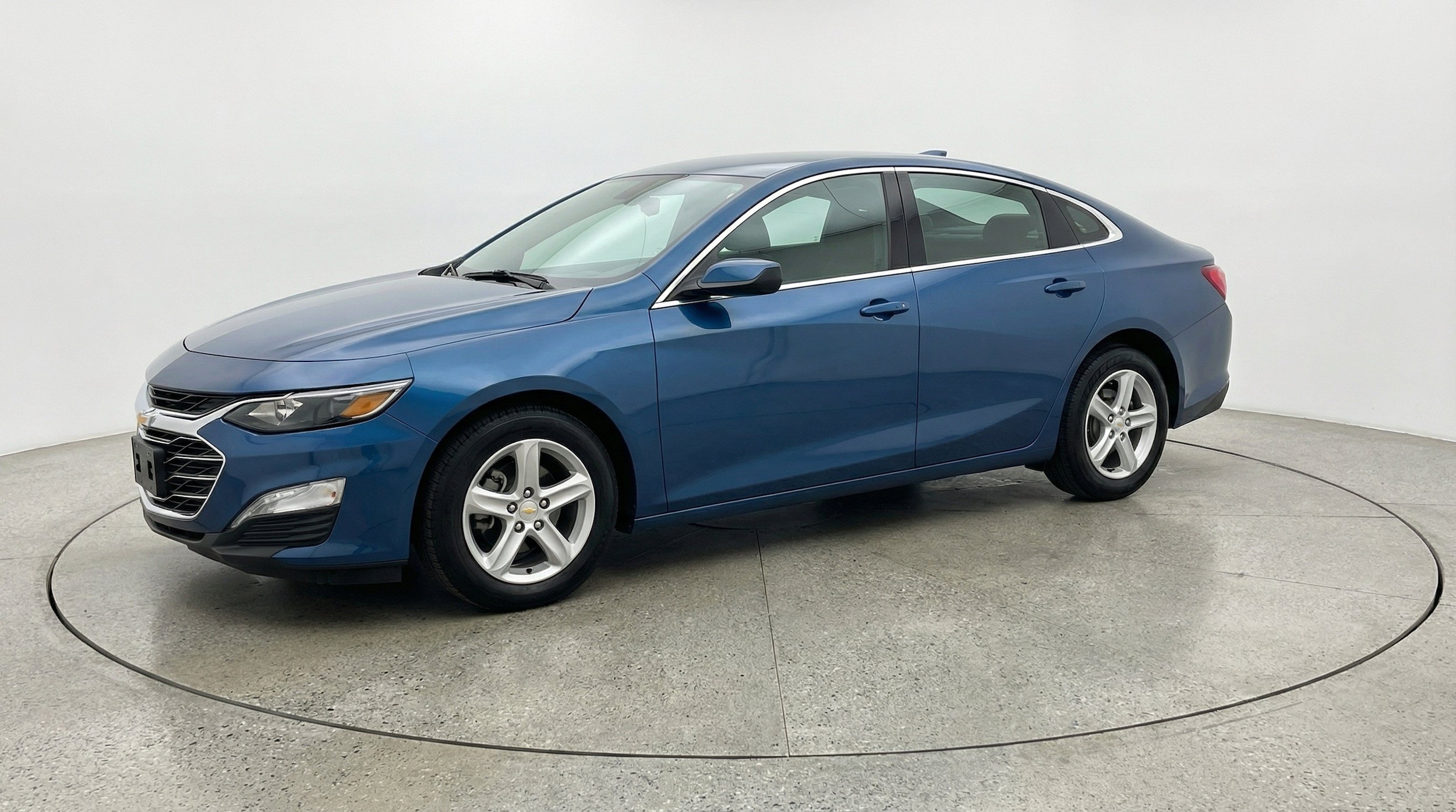 Thumbnail: 2024 Chevrolet Malibu - 3