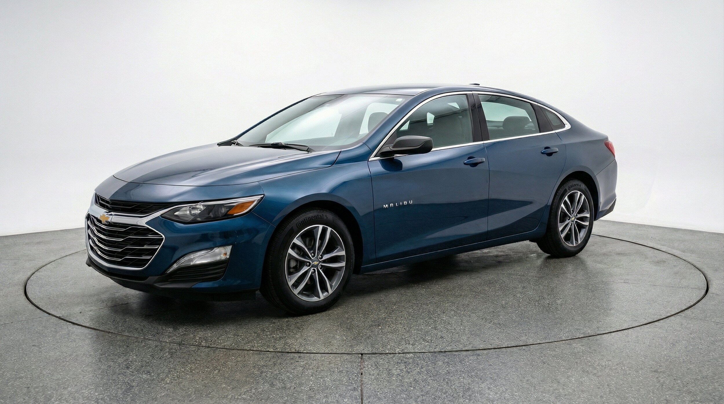 Thumbnail: 2024 Chevrolet Malibu - 3