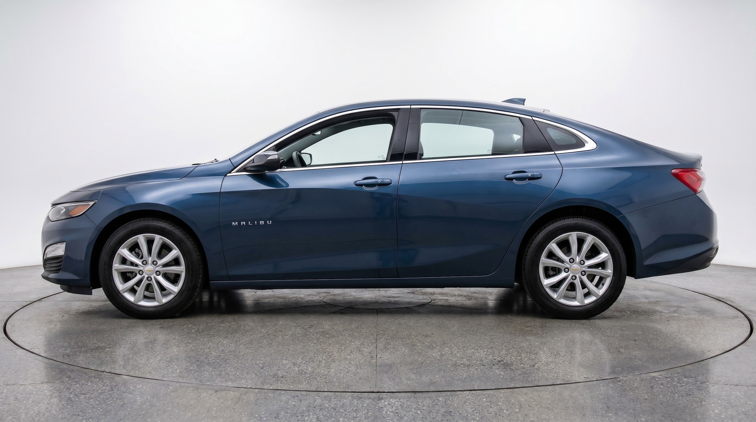 Thumbnail: 2023 Chevrolet Malibu - 5