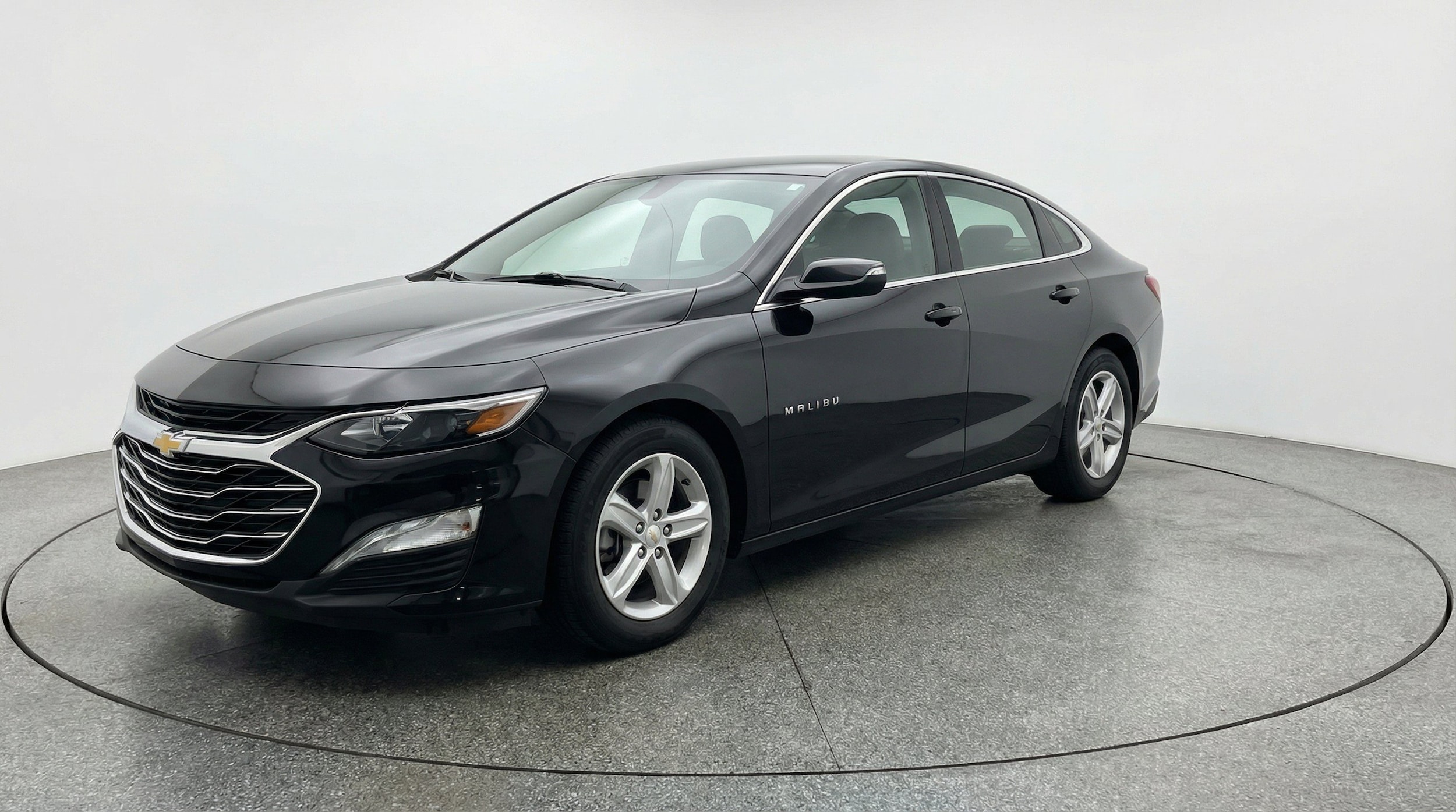 Thumbnail: 2024 Chevrolet Malibu - 3