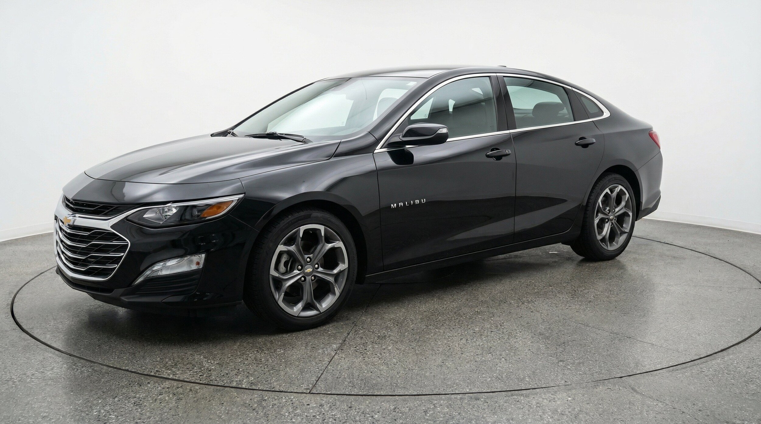 Thumbnail: 2024 Chevrolet Malibu - 3