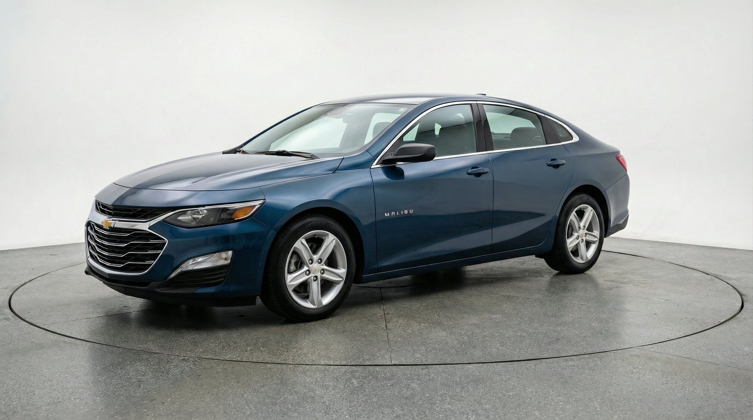 Thumbnail: 2024 Chevrolet Malibu - 3