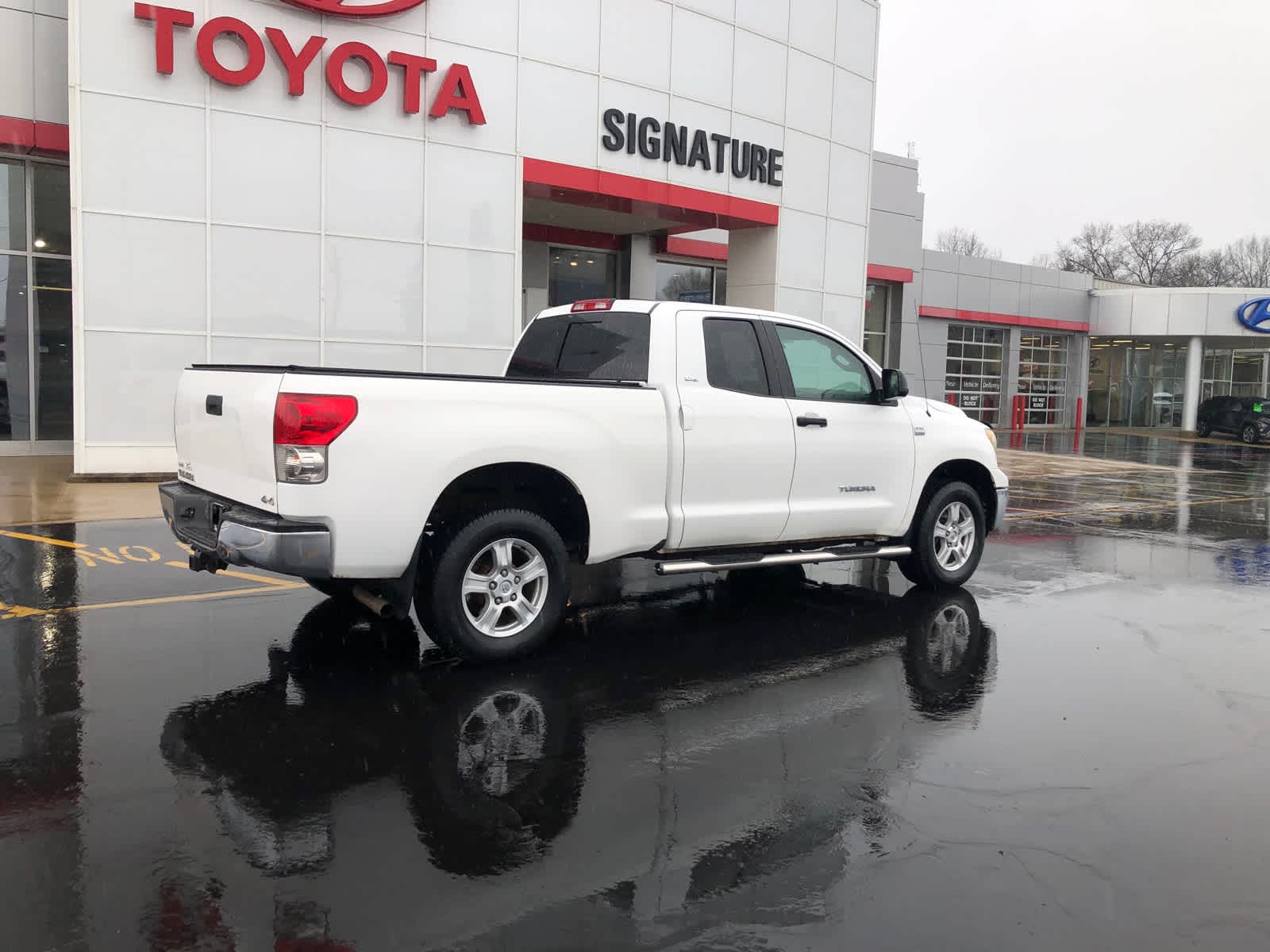 Used 2007 Toyota Tundra SR5 with VIN 5TBBT54167S456424 for sale in Benton Harbor, MI