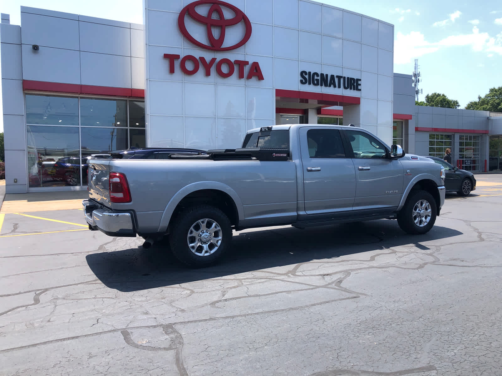 Used 2022 RAM Ram 3500 Pickup Laramie with VIN 3C63R3JL7NG237060 for sale in Benton Harbor, MI