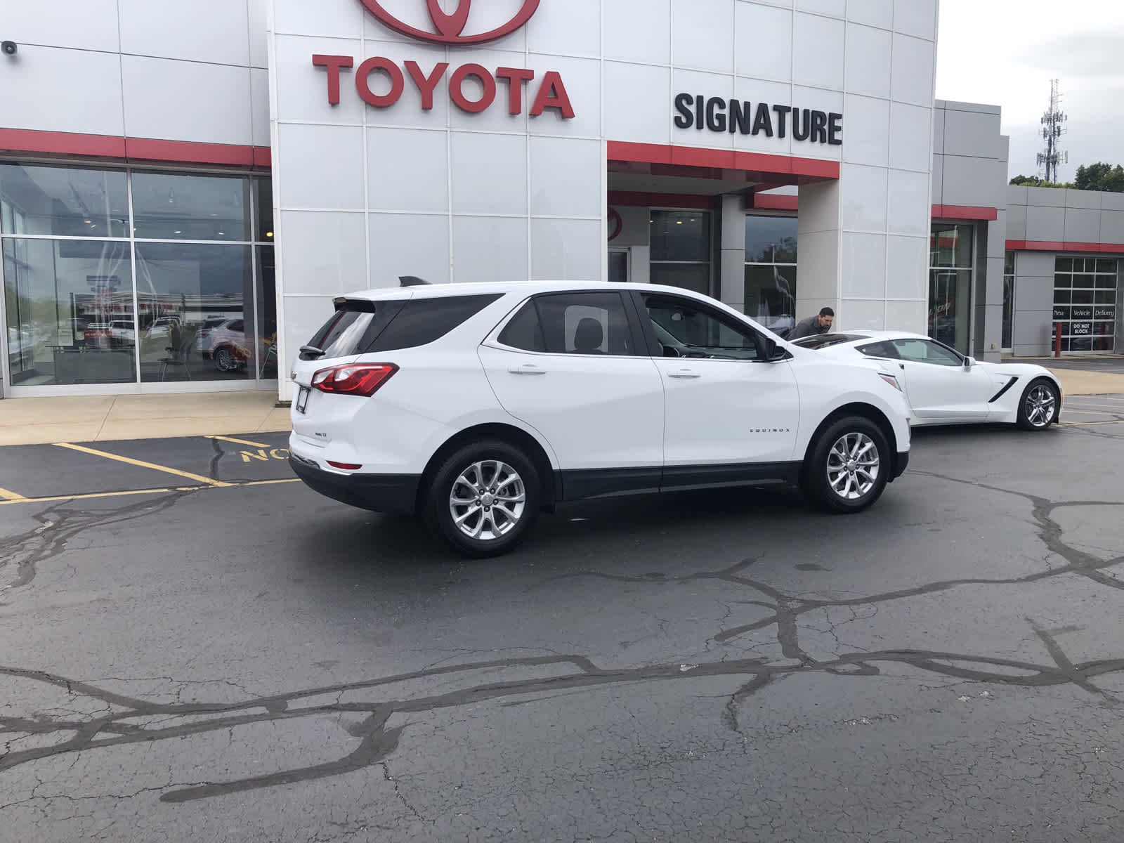 Used 2021 Chevrolet Equinox LT with VIN 2GNAXUEV0M6159259 for sale in Benton Harbor, MI