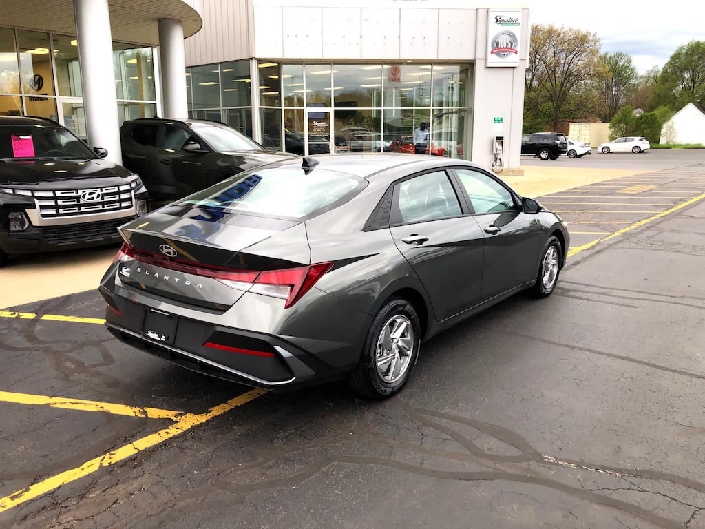 New 2026 Hyundai Elantra SE Sedan