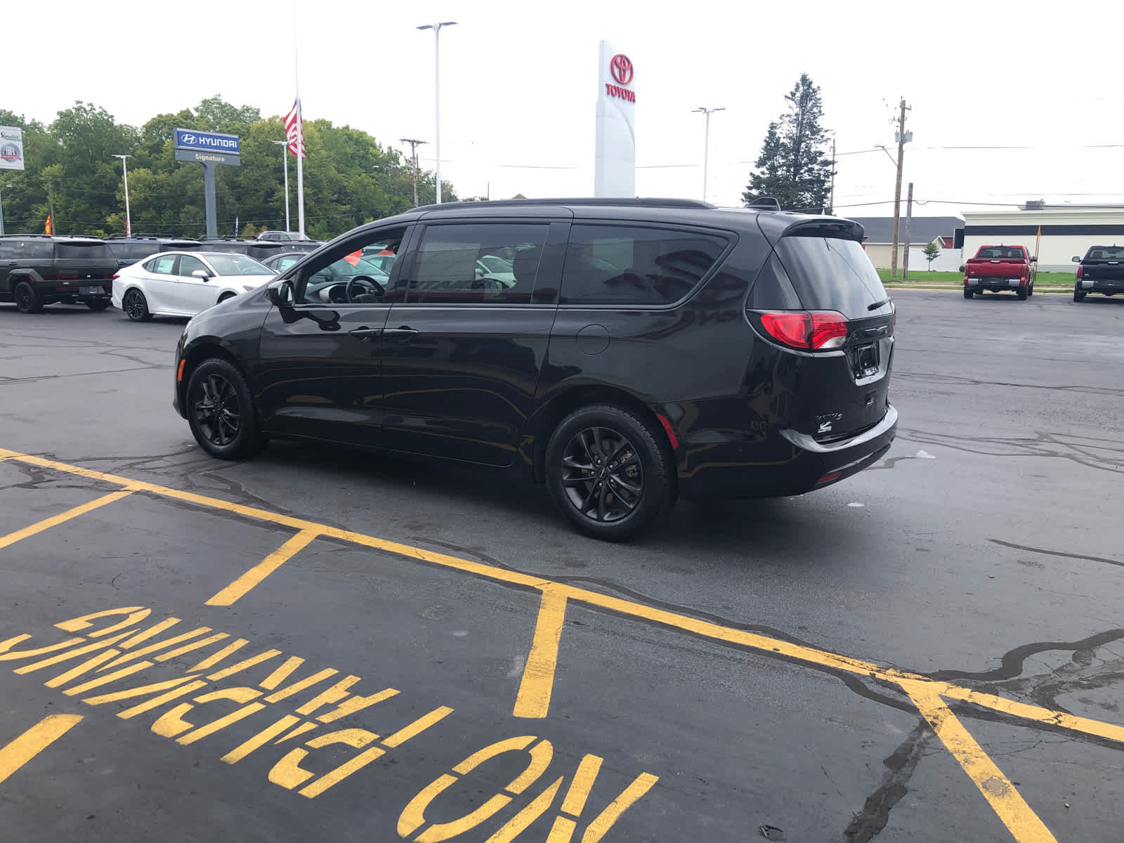 2020 Chrysler Pacifica Touring L photo 3