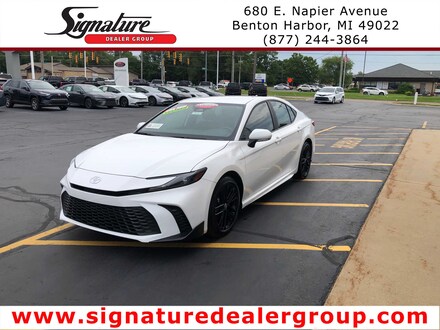 2025 Toyota Camry SE (Natl)