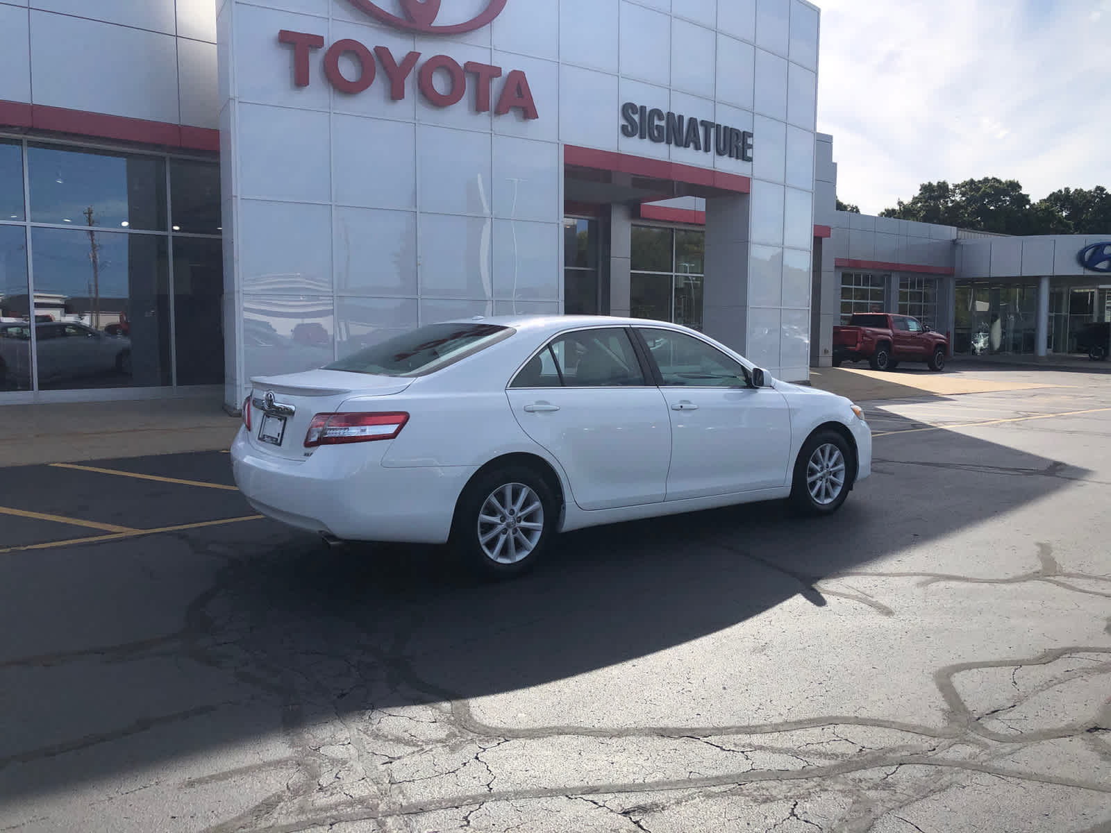 2011 Toyota Camry XLE photo 2