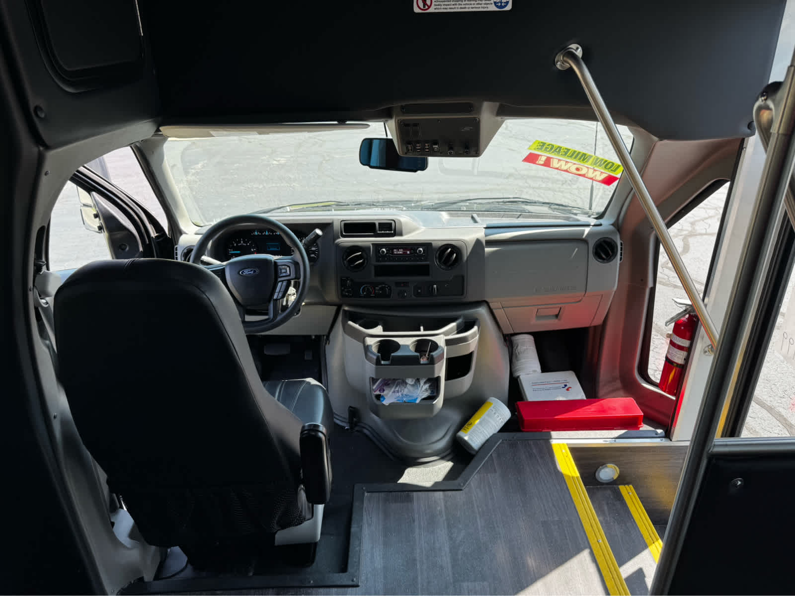 2025 Ford E-Series Cutaway Base - Photo 9