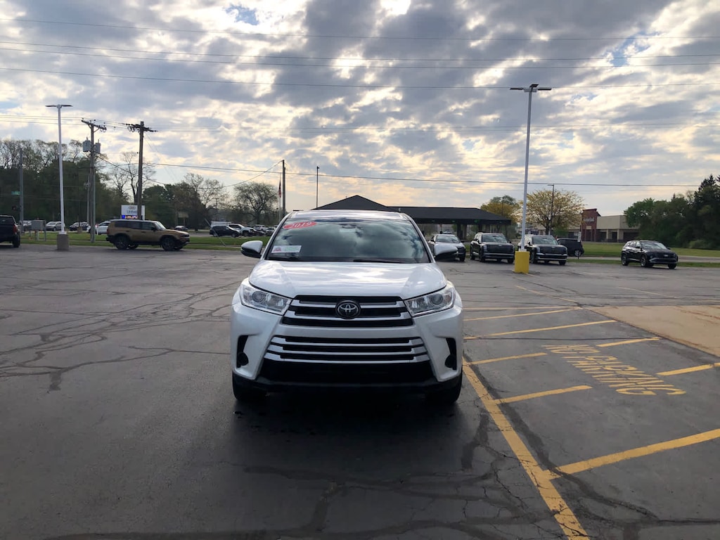 Used 2019 Toyota Highlander LE V6 AWD (Natl)