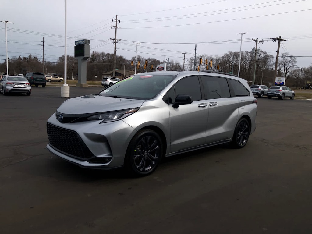 Certified 2025 Toyota Sienna XSE FWD 7-Passenger (Natl)