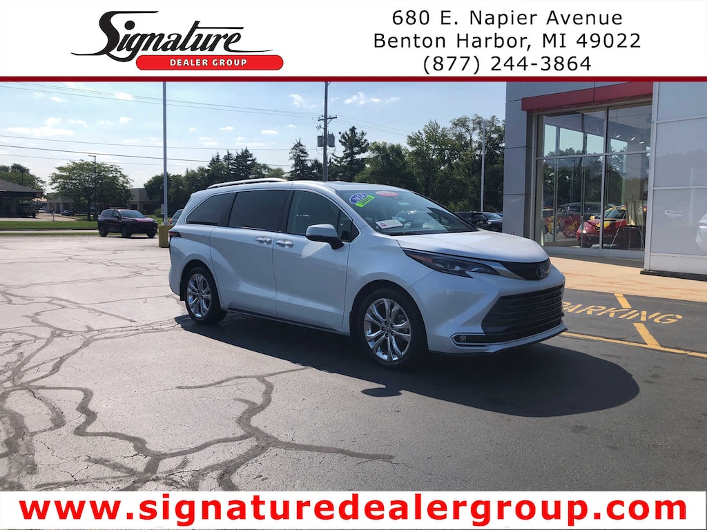 Certified 2024 Toyota Sienna Platinum FWD 7-Passenger (Natl)