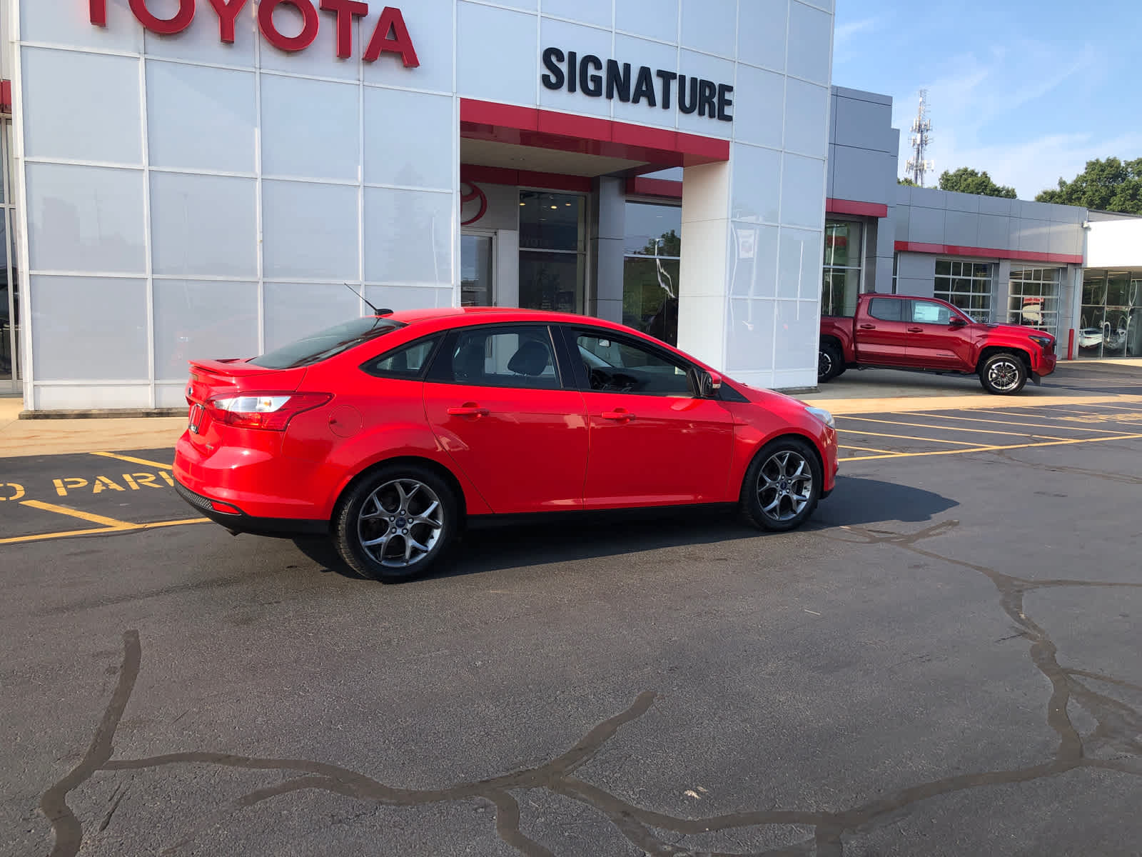 Used 2014 Ford Focus SE with VIN 1FADP3F25EL403118 for sale in Benton Harbor, MI