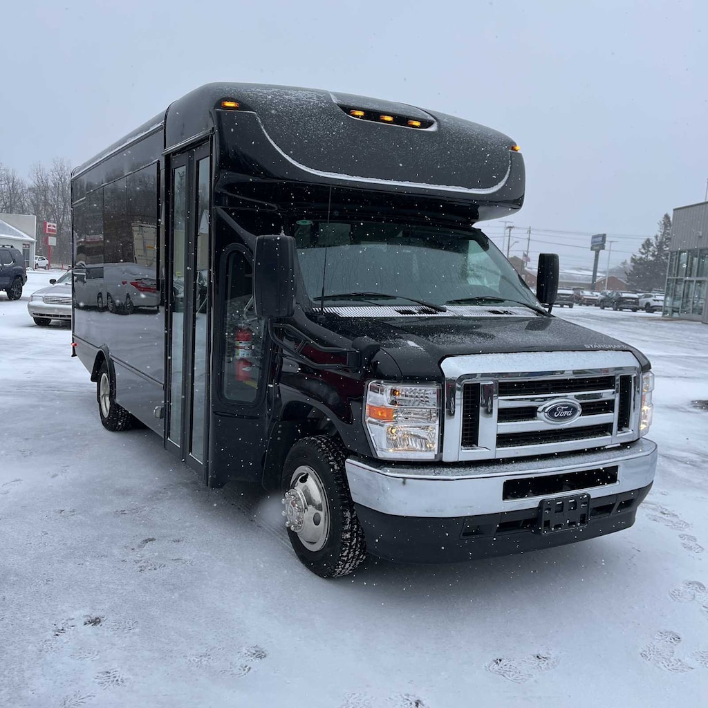 Used 2025 Ford E-Series Cutaway E-450 DRW 158 WB E-450 DRW 158 WB