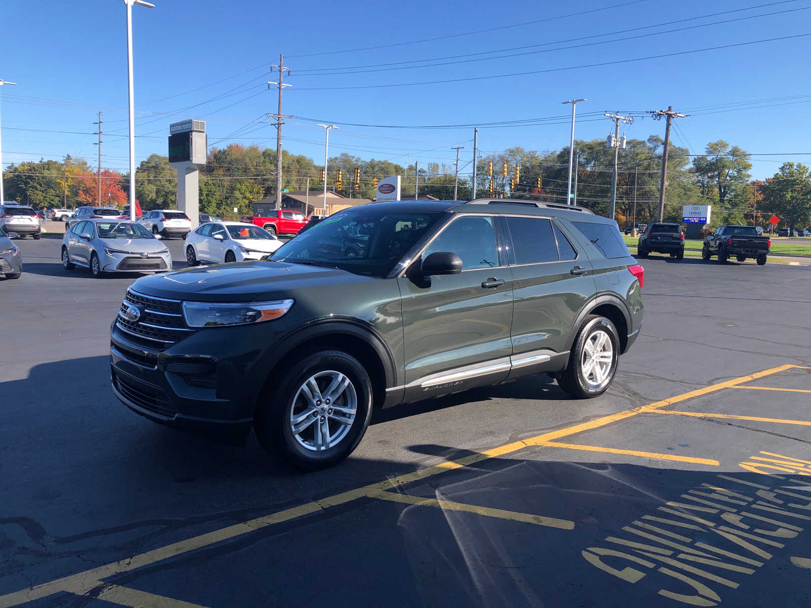 2023 Ford Explorer XLT - Photo 3