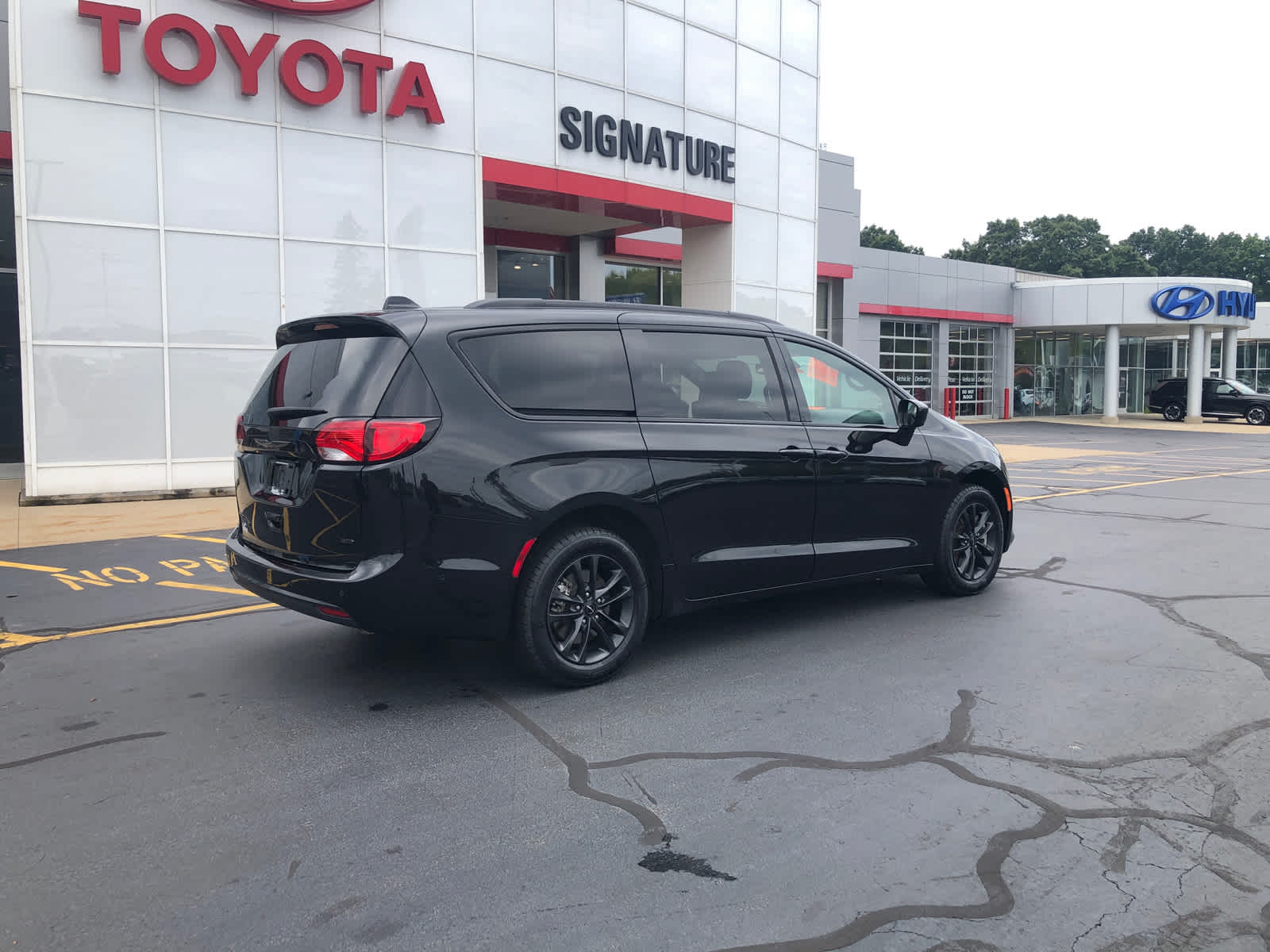 2020 Chrysler Pacifica Touring L photo 2