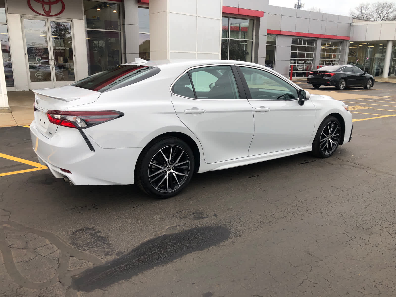 Used 2022 Toyota Camry SE with VIN 4T1G11AK1NU072886 for sale in Benton Harbor, MI