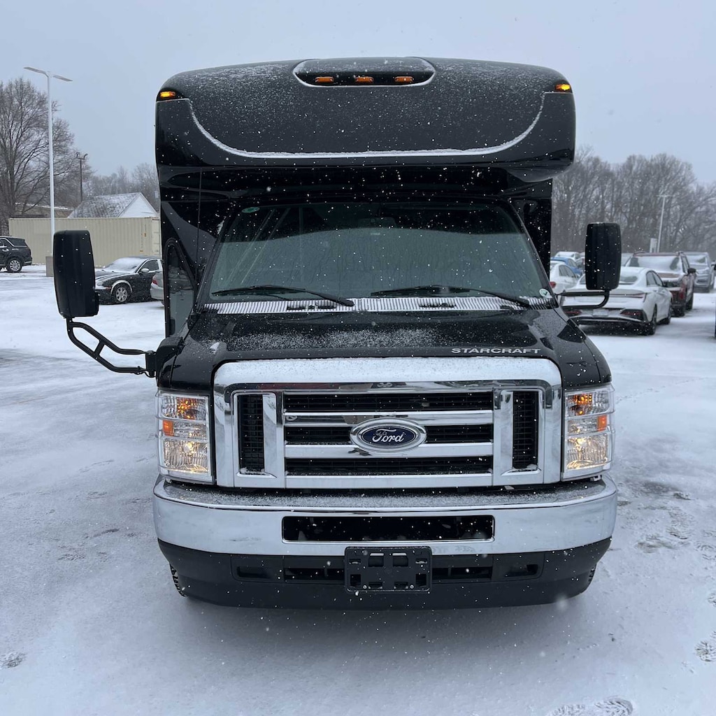 Used 2025 Ford E-Series Cutaway E-450 DRW 158 WB E-450 DRW 158 WB