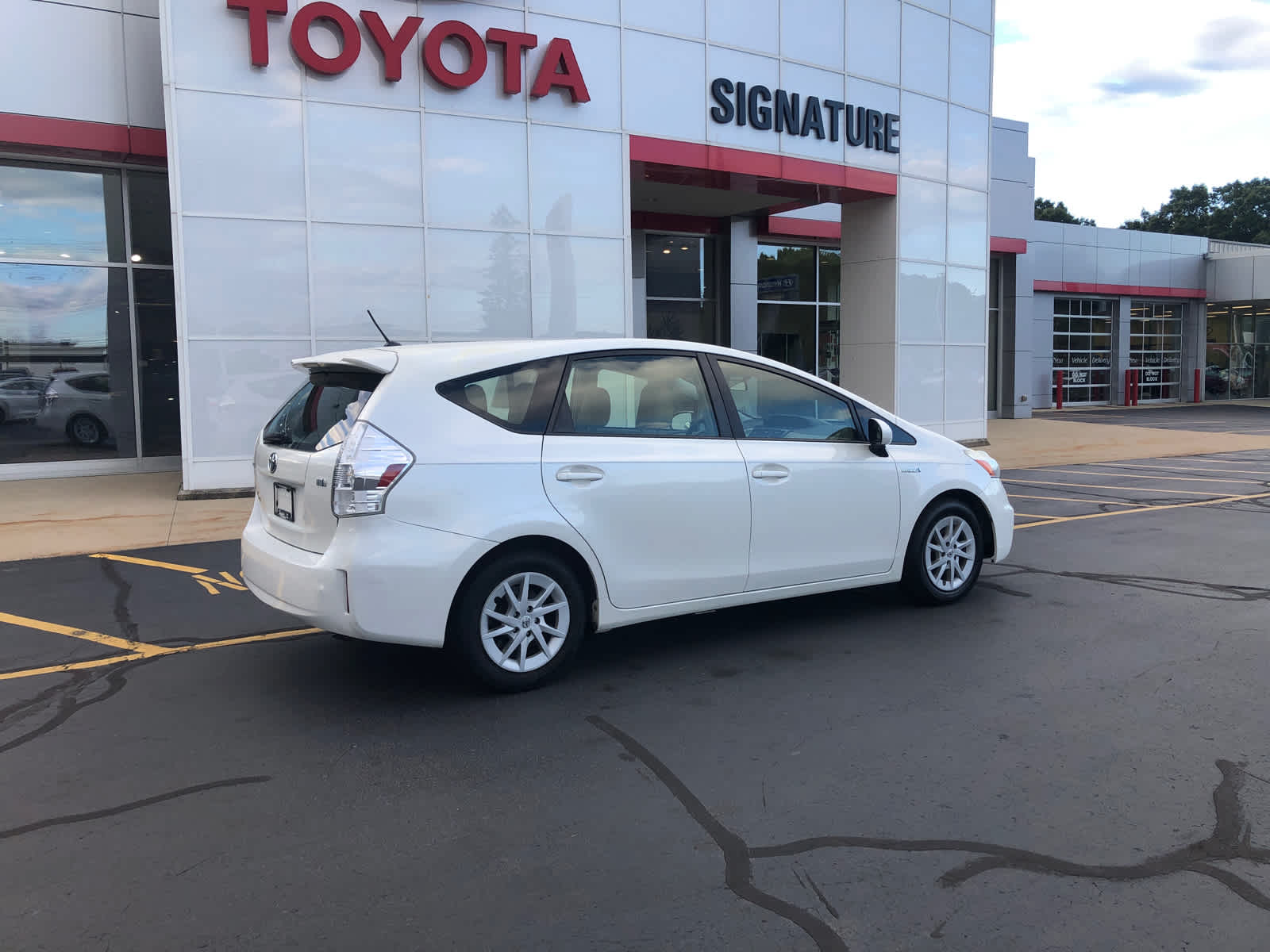 Used 2013 Toyota Prius v Five with VIN JTDZN3EU8D3187966 for sale in Benton Harbor, MI