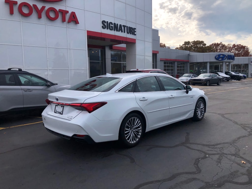 Used 2019 Toyota Avalon Hybrid Limited (Natl)