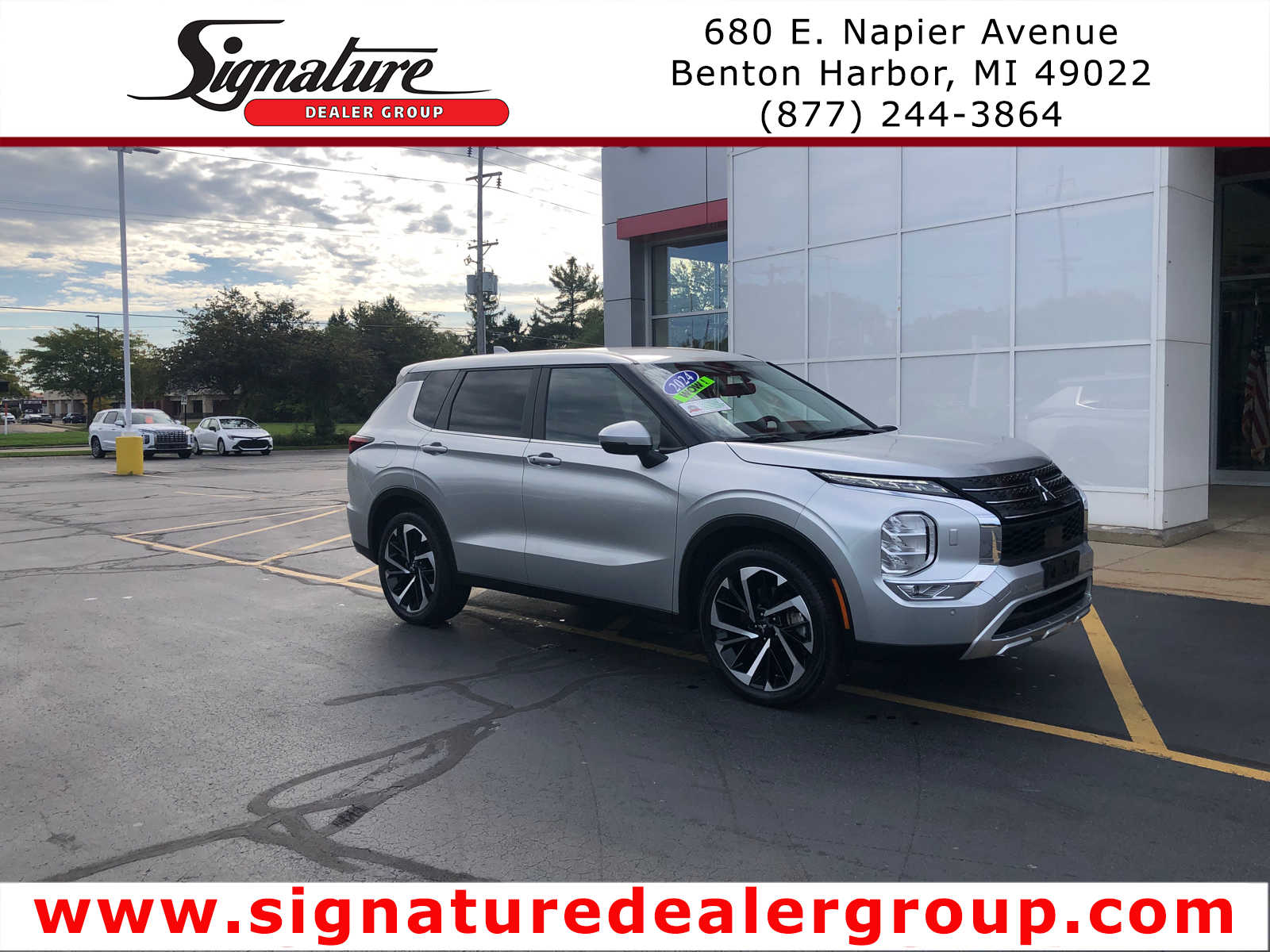 2024 Mitsubishi Outlander SE's photo