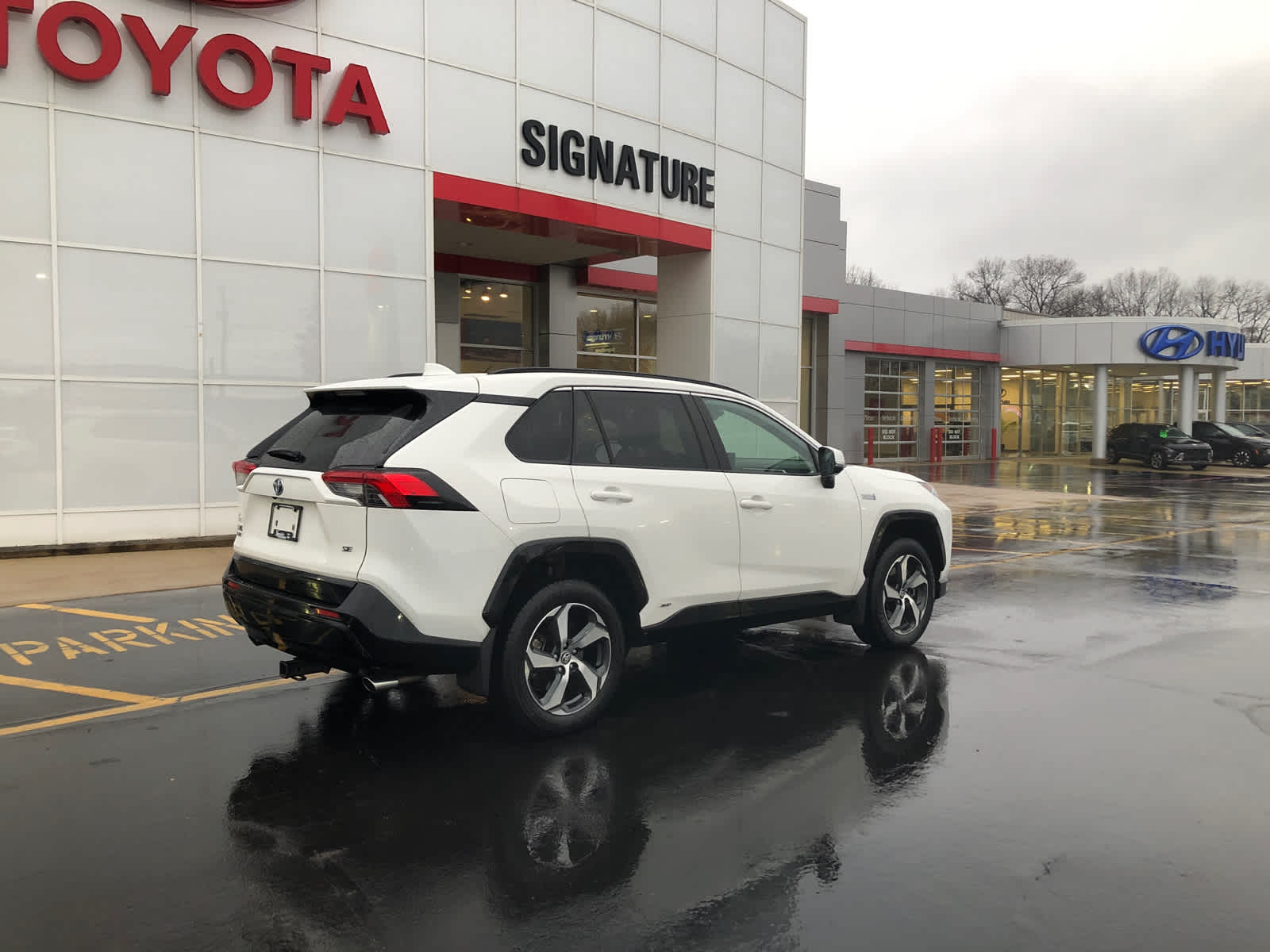 Used 2021 Toyota RAV4 SE with VIN JTMAB3FV2MD018842 for sale in Benton Harbor, MI