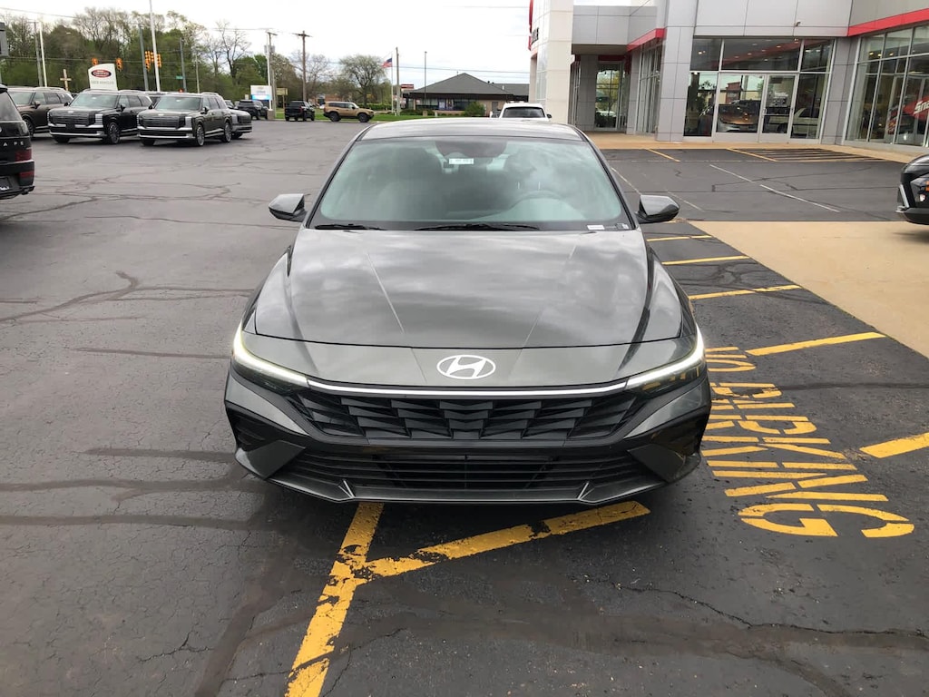 New 2026 Hyundai Elantra SE Sedan