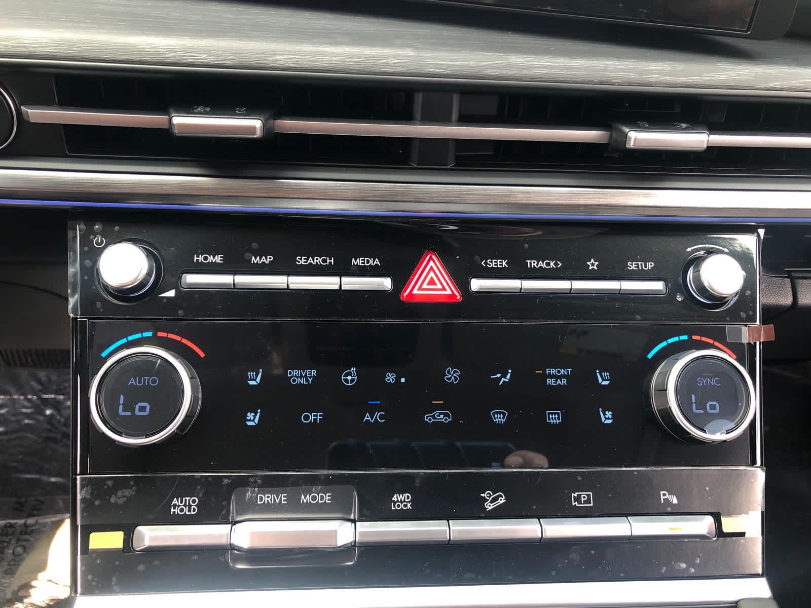2026 Hyundai Santa Fe Limited - Photo 18