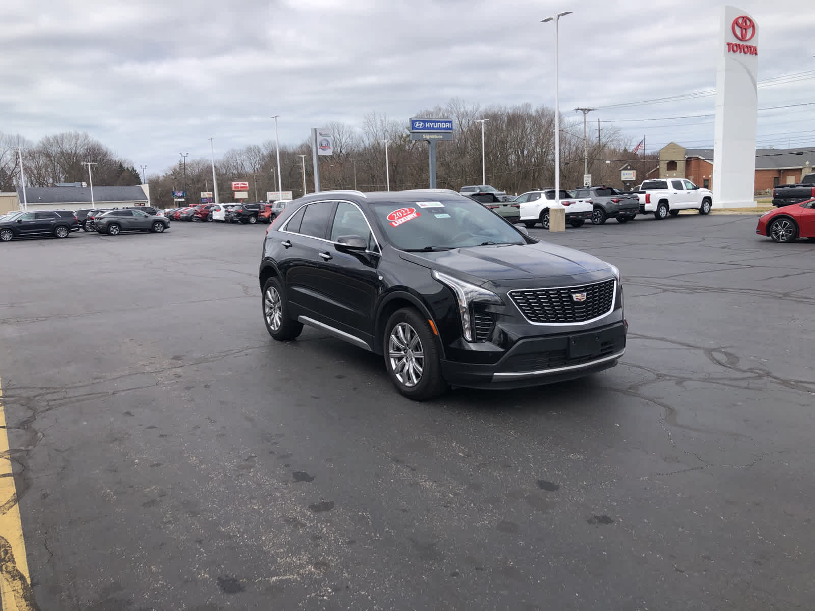 Used 2022 Cadillac XT4 Premium Luxury with VIN 1GYFZDR45NF127564 for sale in Benton Harbor, MI