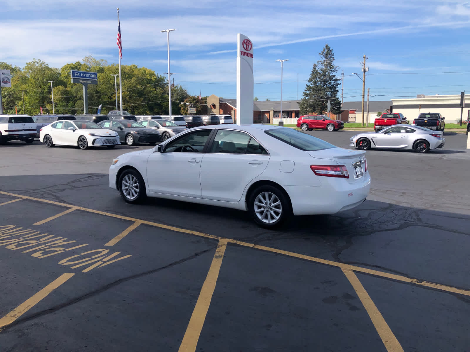 2011 Toyota Camry XLE photo 3