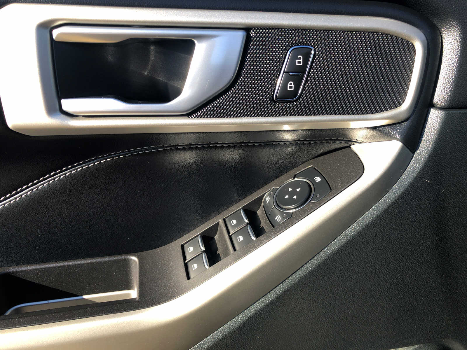 2023 Ford Explorer XLT - Photo 15
