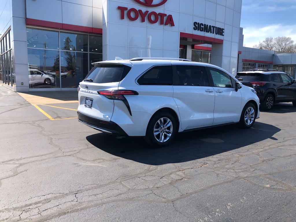 Used 2024 Toyota Sienna Limited AWD 7-Passenger (Natl)