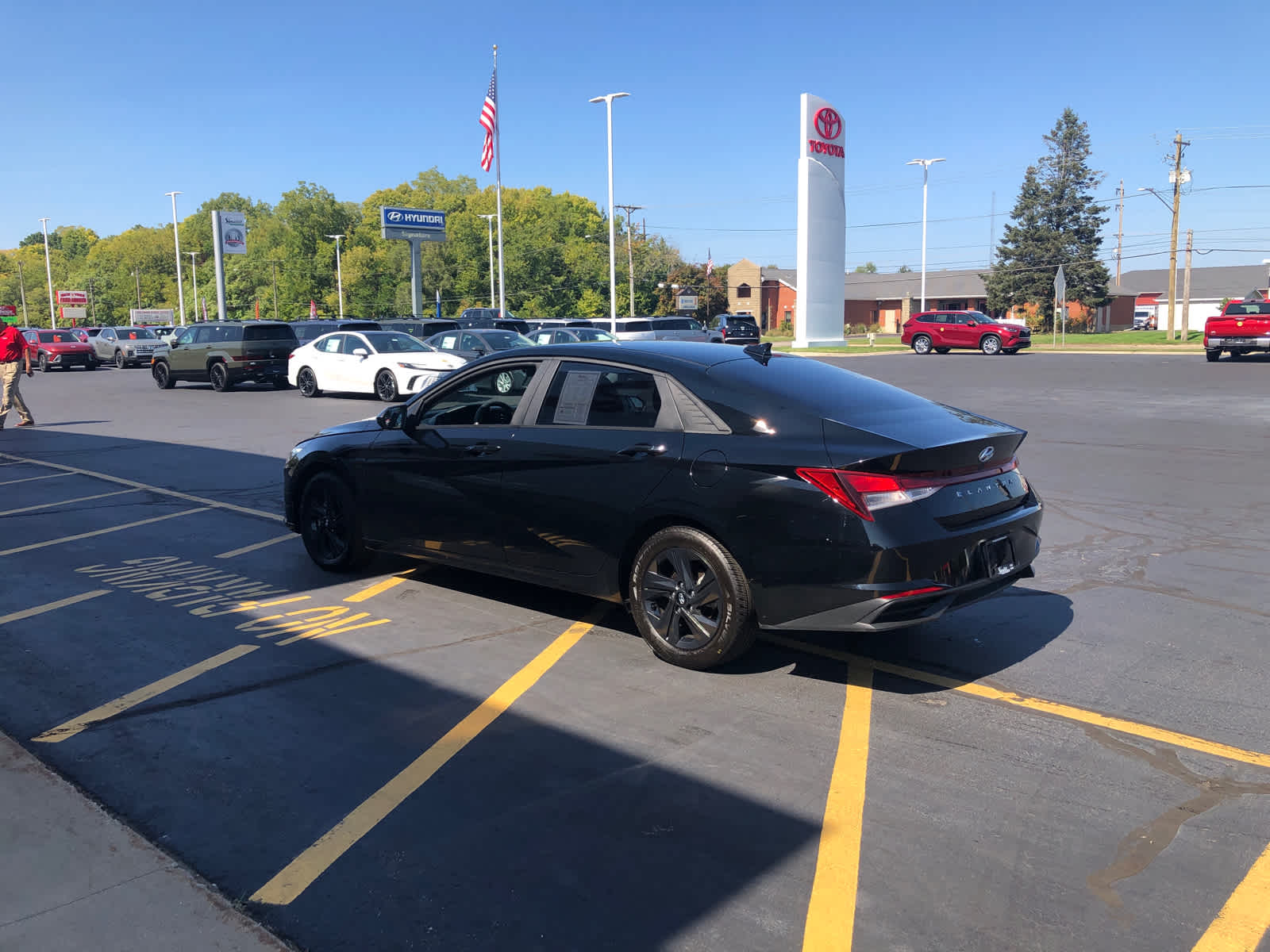 2023 Hyundai Elantra SEL photo 2