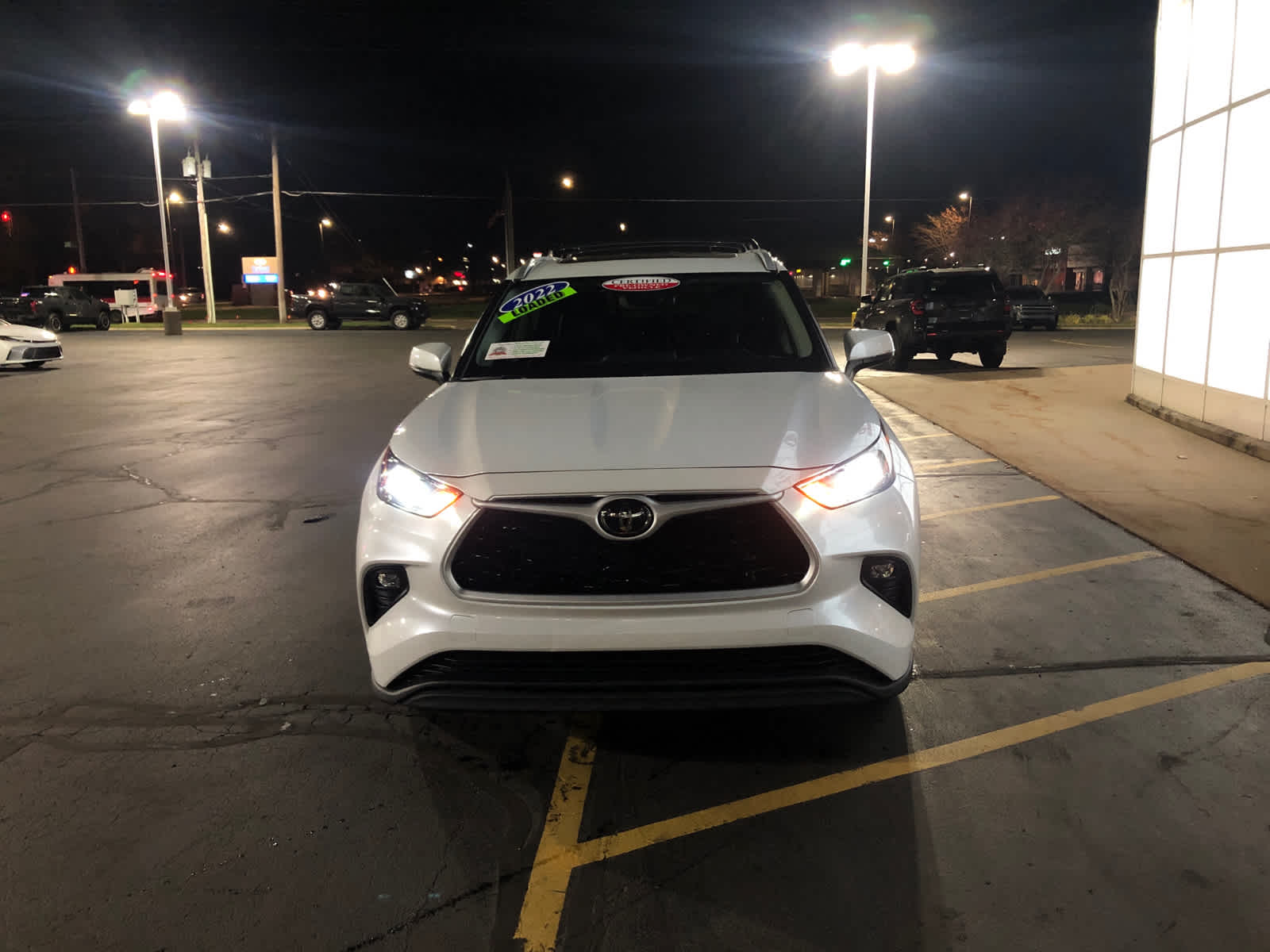 2022 Toyota Highlander XLE photo 2