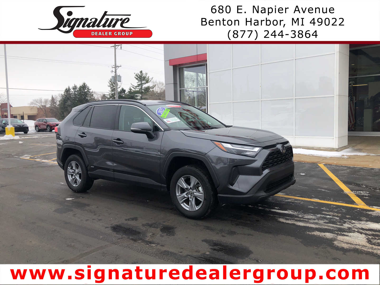 2025 Toyota RAV4 XLE's photo