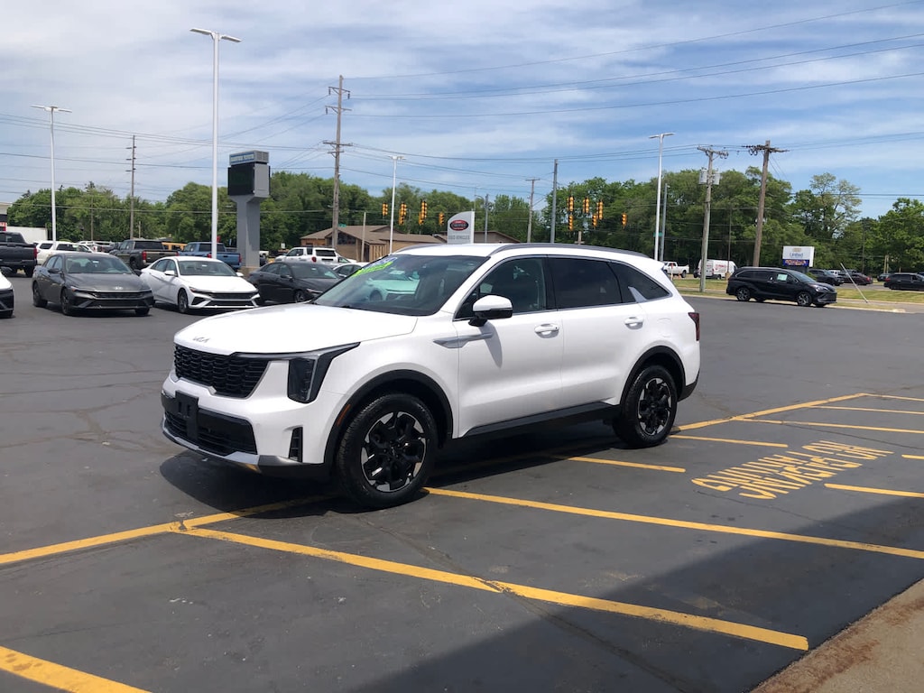 Used 2024 Kia Sorento S AWD
