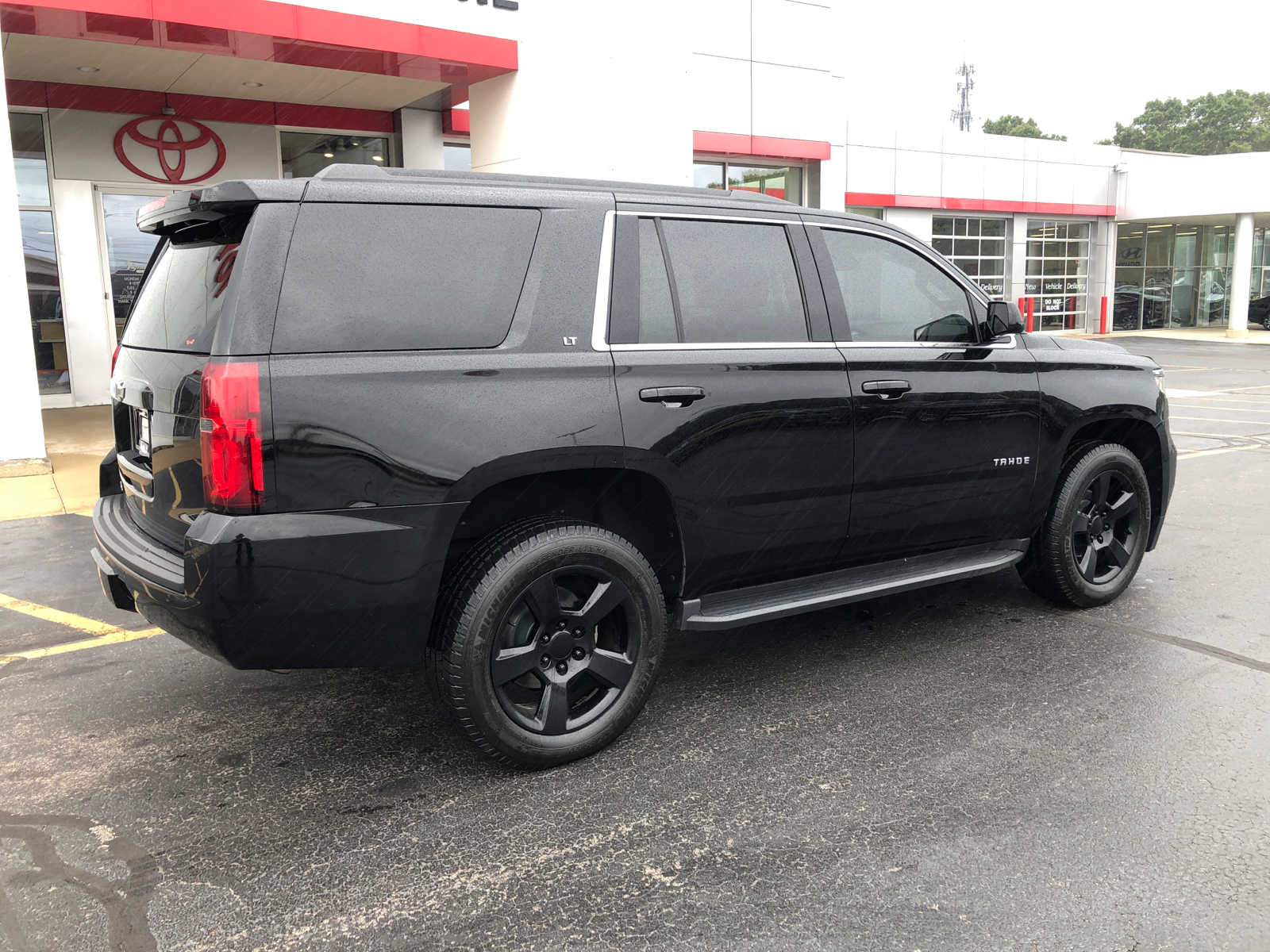 Used 2018 Chevrolet Tahoe LT with VIN 1GNSKBKC4JR166077 for sale in Benton Harbor, MI