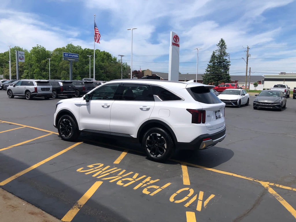 Used 2024 Kia Sorento S AWD