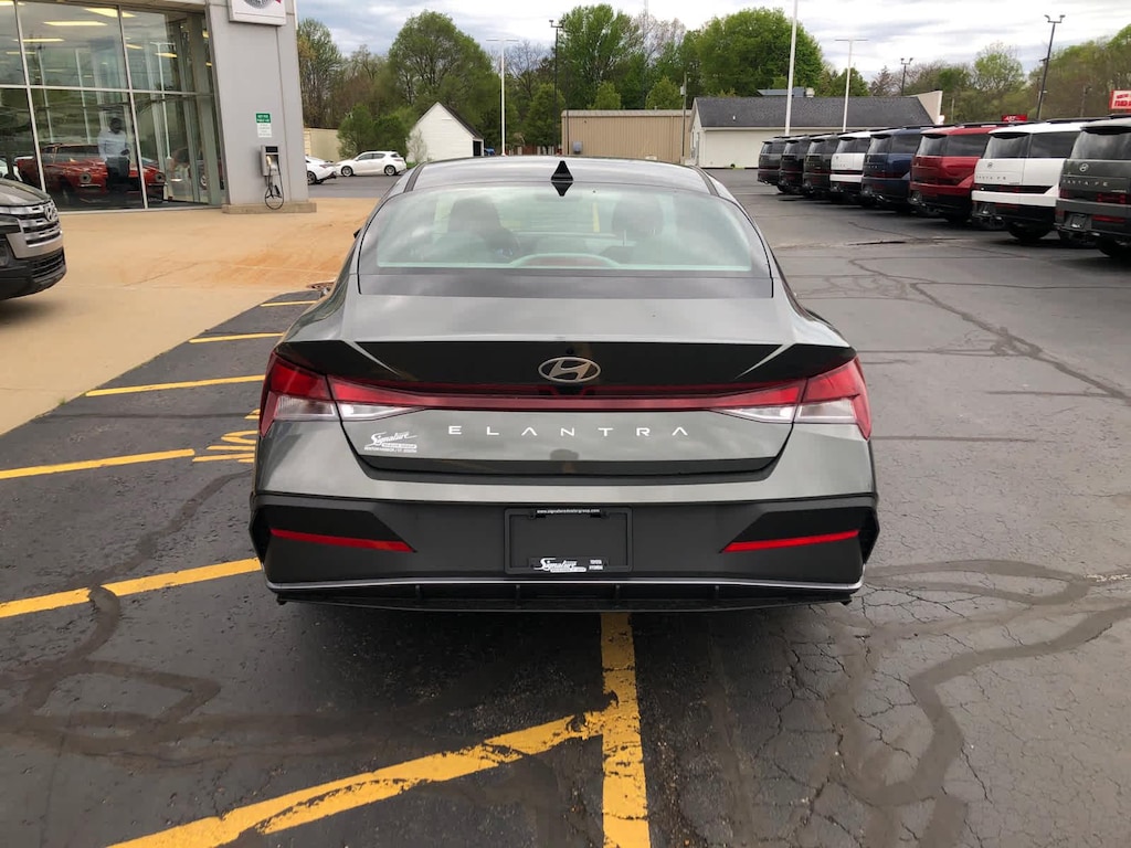 New 2026 Hyundai Elantra SE Sedan