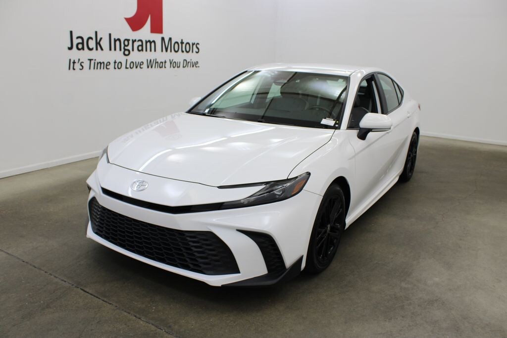 Used 2025 Toyota Camry SE Sedan