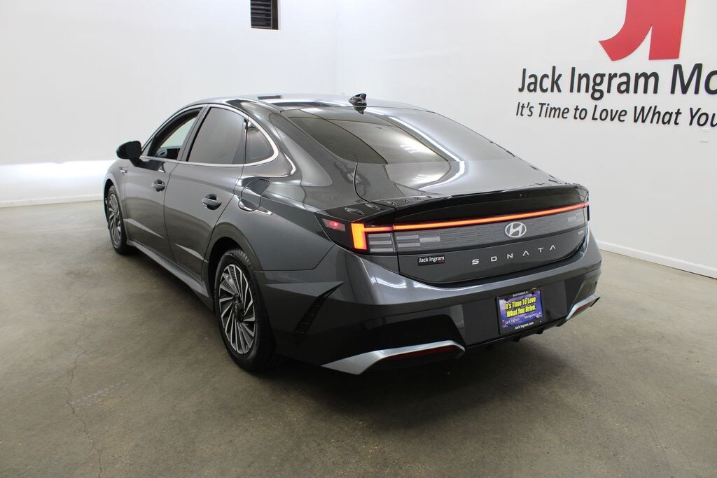Used 2025 Hyundai Sonata Hybrid SEL Sedan