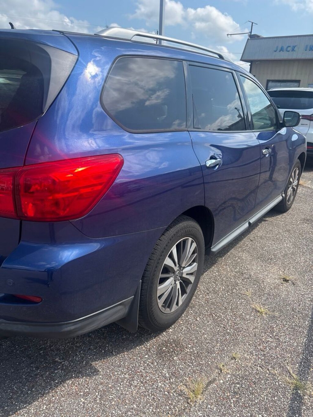 Used 2018 Nissan Pathfinder SV SUV