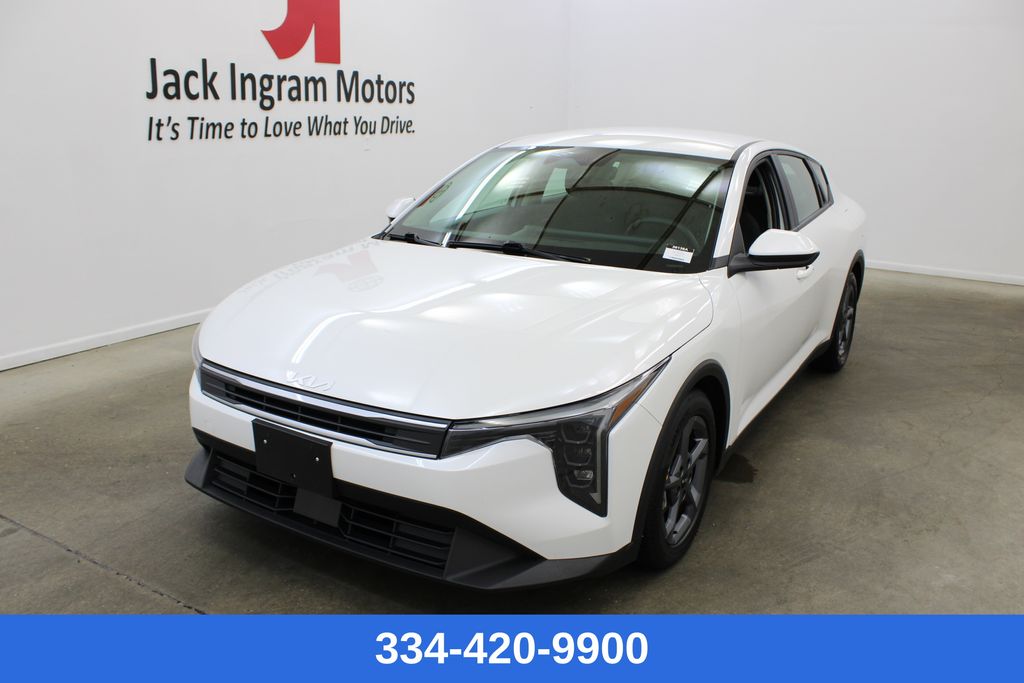 2025 Kia K4 LXS AT's photo