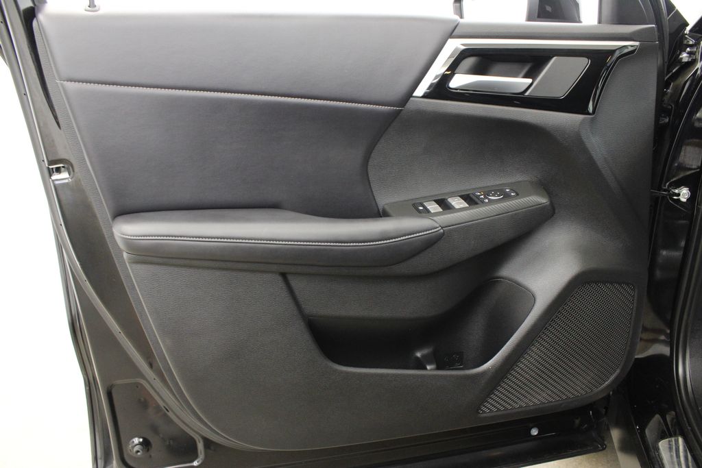 2024 Mitsubishi Outlander Plug-in Hybrid SE - Photo 16