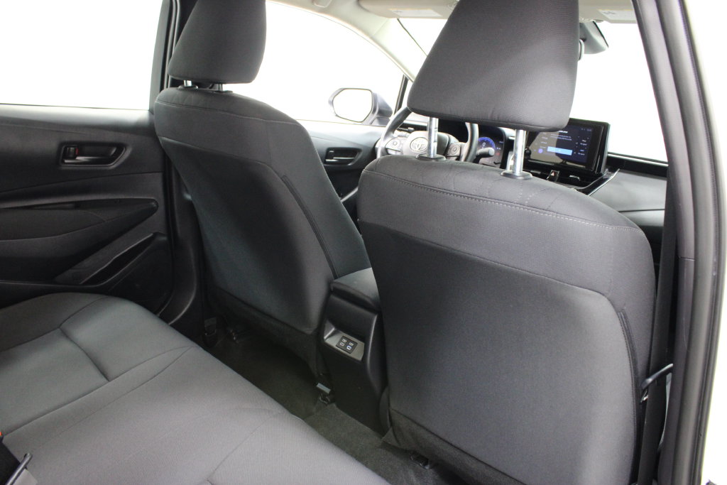 2026 Toyota Corolla LE - Photo 18